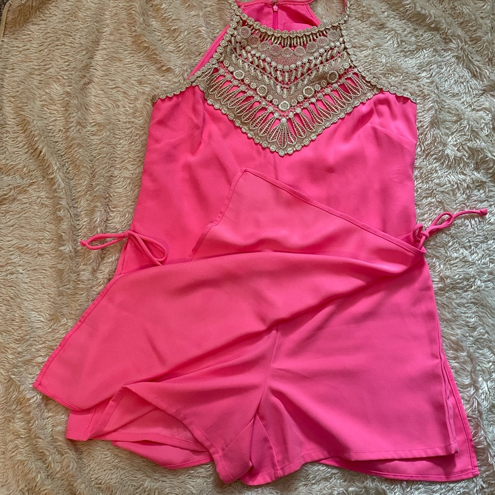 Lilly Pulitzer Romper w Gold Embroidery Size 10